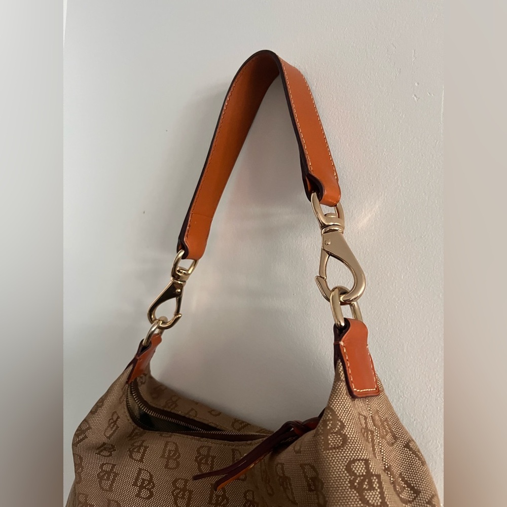 Dooney & Bourke tan brown signature canvas hobo bag - Picture 5 of 15